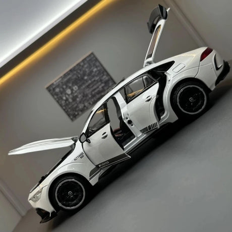 [TOY] 1:24 Mercedes-AMG 2018 GT63 White Model Car Die-Cast