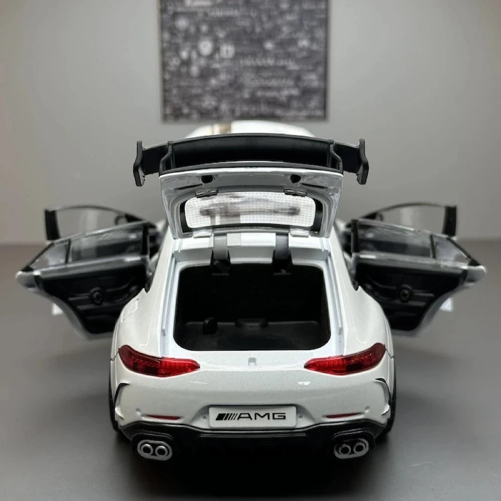 TOY 1:24 Mercedes-AMG 2018 GT63 White - STK Model Car