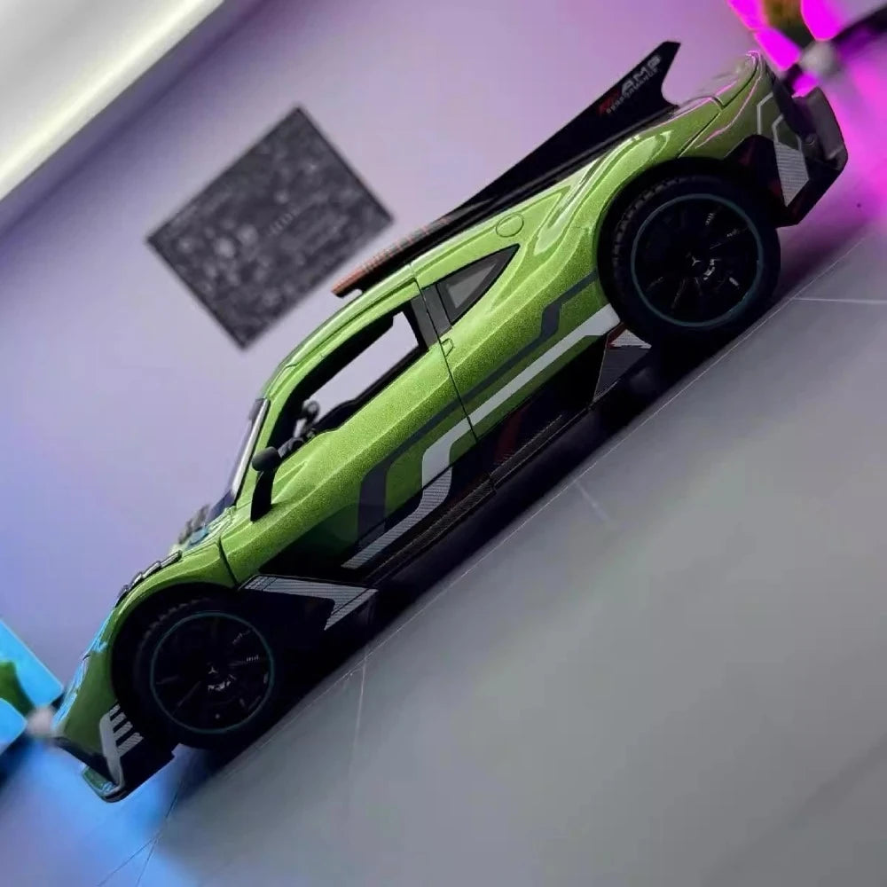 [TOY] 1:24 Mercedes-AMG 2022 One Green Model Car Die-Cast