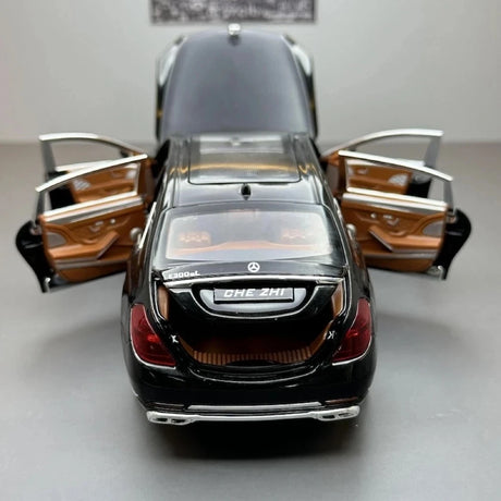 [TOY] 1:24 Mercedes-Benz 2016 E300L V213 musta pienoismalli Die-Cast