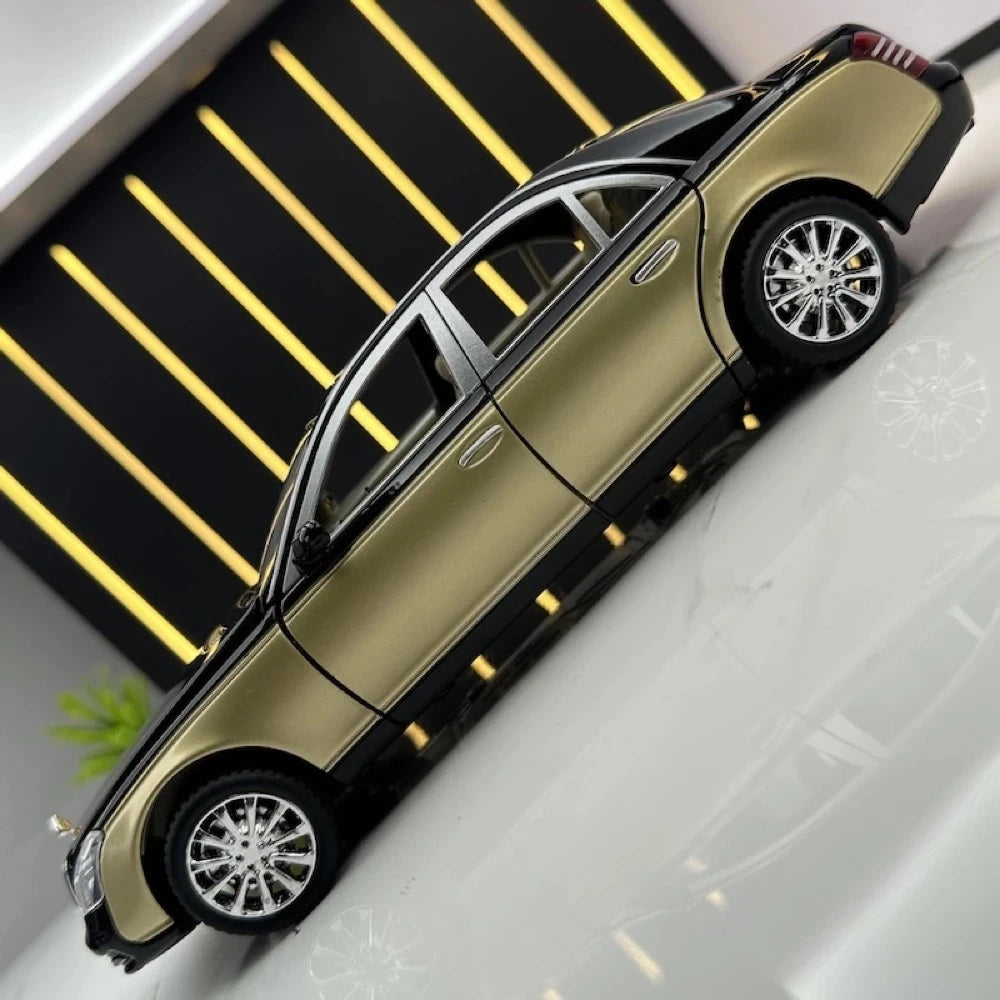 [TOY] 1:24 Mercedes-Maybach 2002 62S Gold Model Car Die-Cast