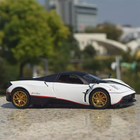 [TOY] 1:24 Pagani 2012 Huayra bianco modellino di auto Die-Cast