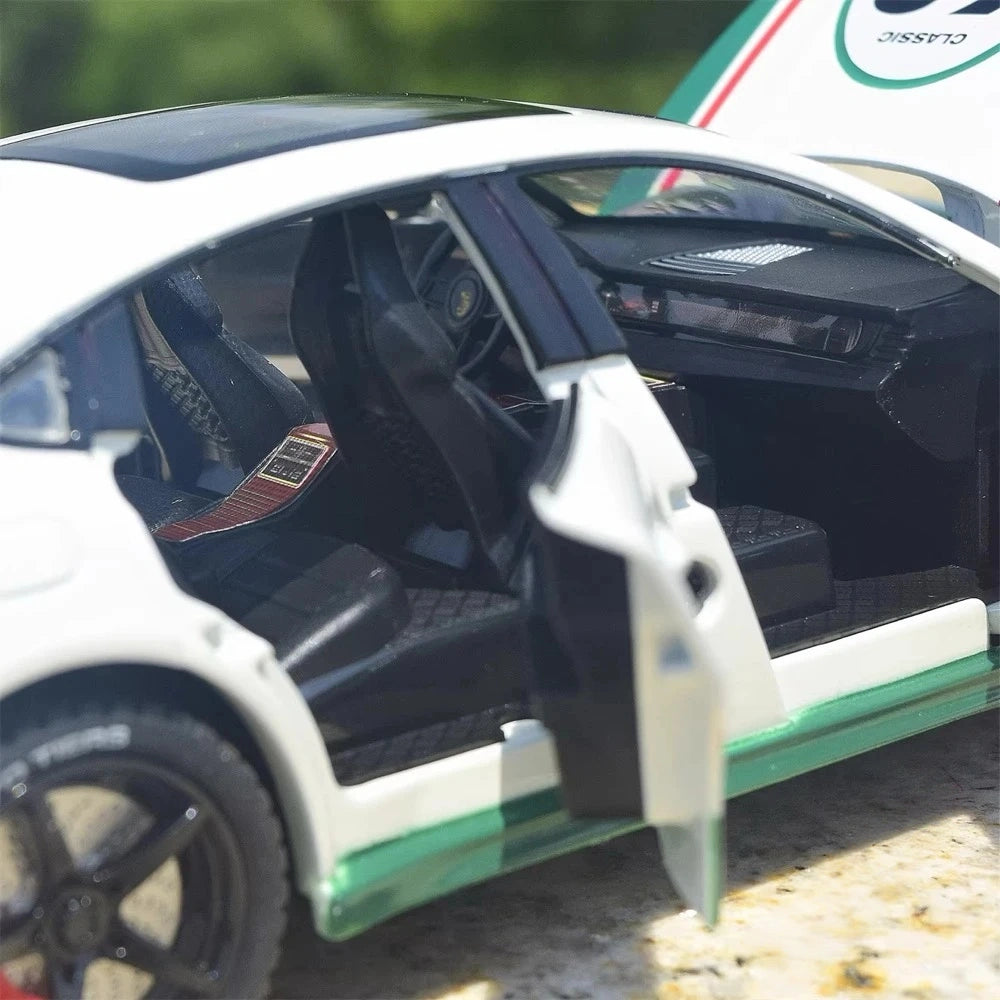 [TOY] 1:24 Porsche 2017 Panamera #68 modellino di auto Die-Cast
