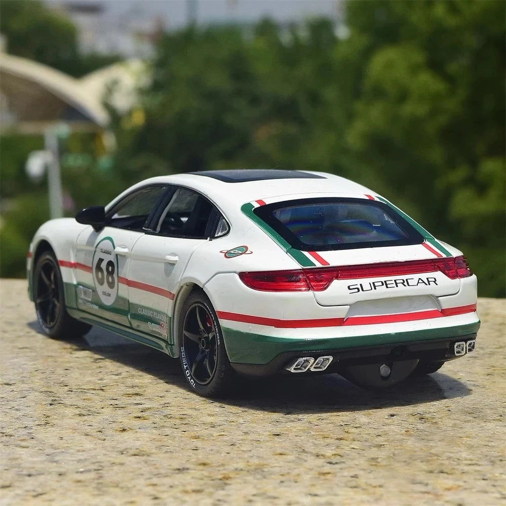 [TOY] 1:24 Porsche 2017 Panamera #68 modellino di auto Die-Cast