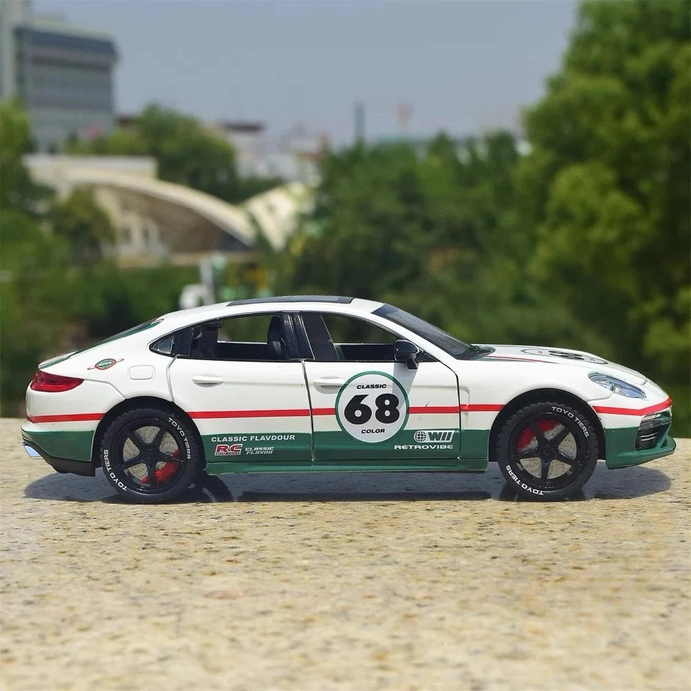 [TOY] 1:24 Porsche 2017 Panamera #68 modellino di auto Die-Cast