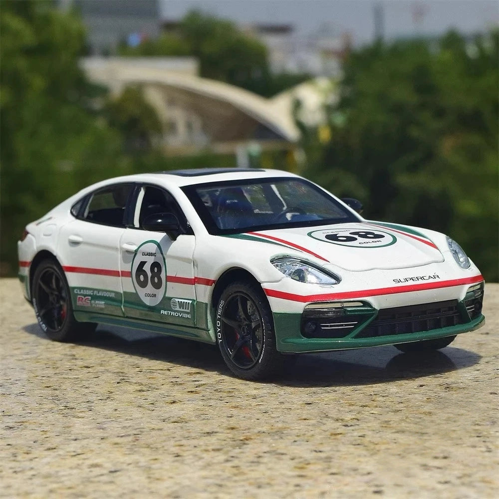 [TOY] 1:24 Porsche 2017 Panamera #68 modellino di auto Die-Cast