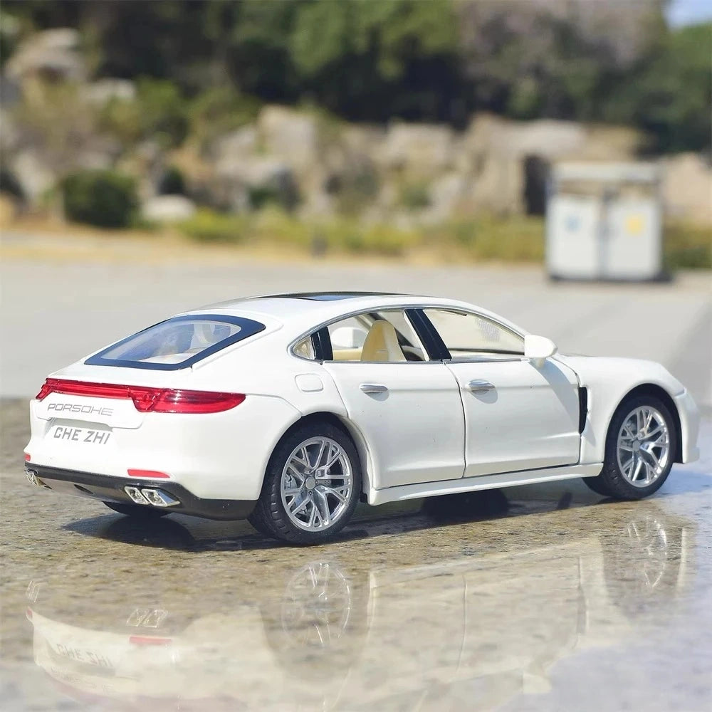 [TOY] 1:24 Porsche 2017 Panamera bianco modellino di auto Die-Cast
