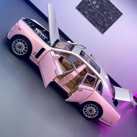 Rolls-Royce 2017 Phantom Mansory Pink &amp; Silver 1:24 – Model wyświetlacza odlewany z odlewu