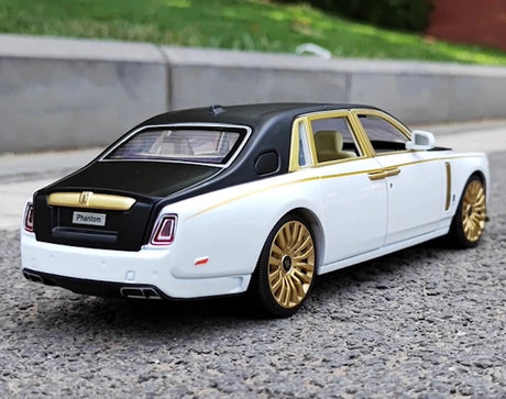 Rolls-Royce 2017 Phantom Mansory White &amp; Gold 1:24 – model wyświetlacza odlewany z metalu