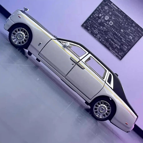 Rolls-Royce 2017 Phantom White 1:24 – model wyświetlacza odlewany z odlewu