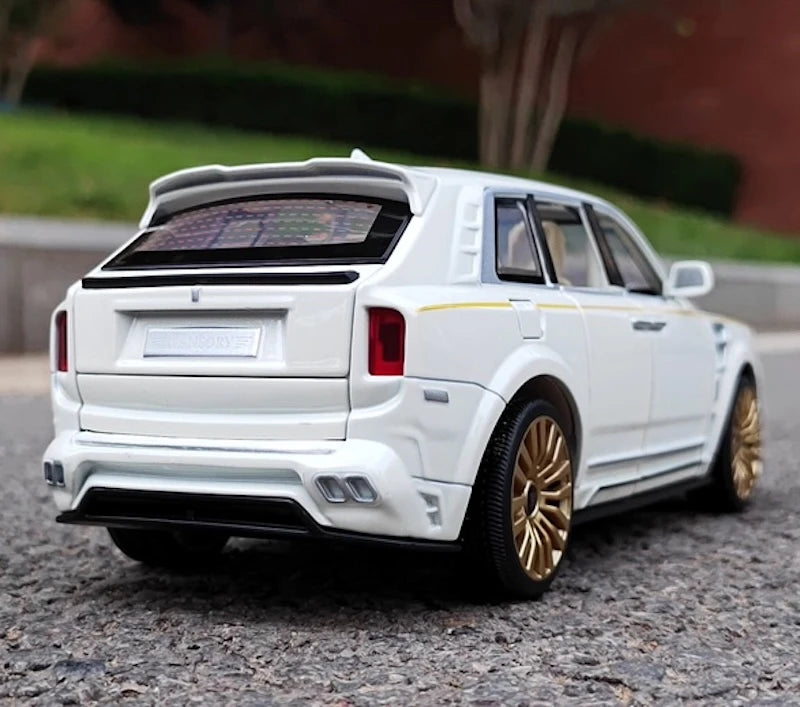 [TOY] 1:24 Rolls-Royce 2020 Cullinan Mansory White Model Car Die-Cast