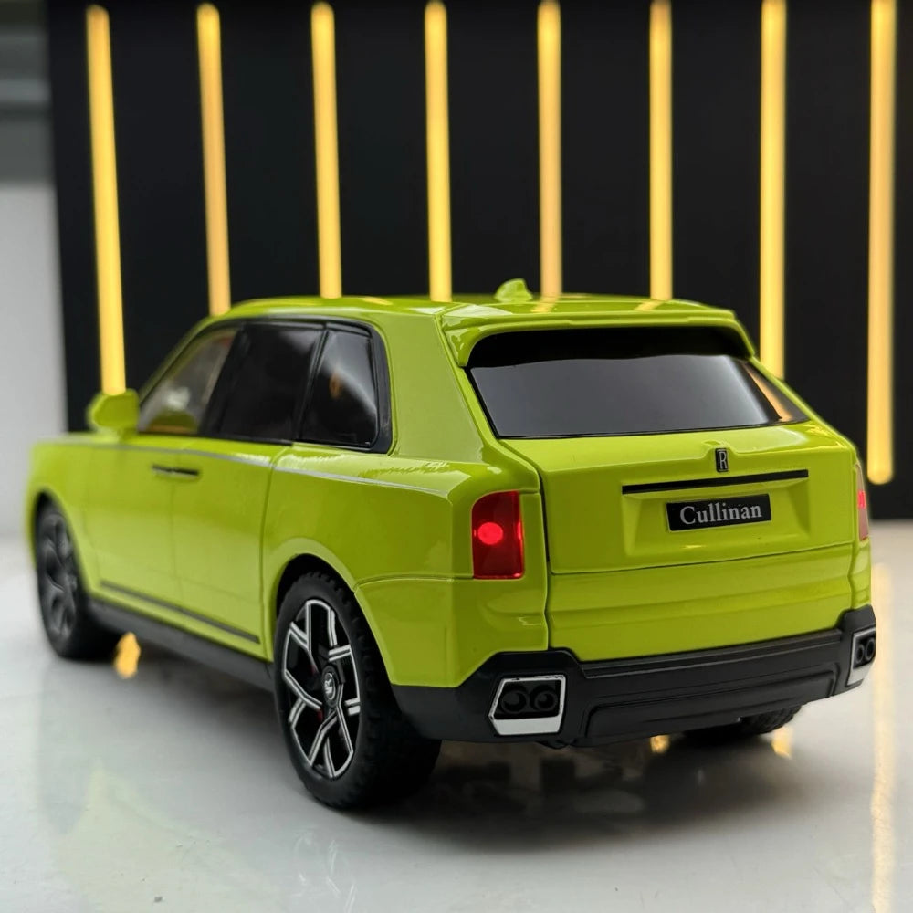 [TOY] 1:24 Rolls-Royce 2023 Cullinan Series II Green Model Car Die-Cast