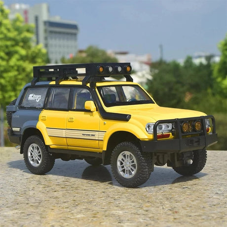 Toyota 1990 Land Cruiser LC80 Yellow 1:24 – model wyświetlacza odlewany z metalu
