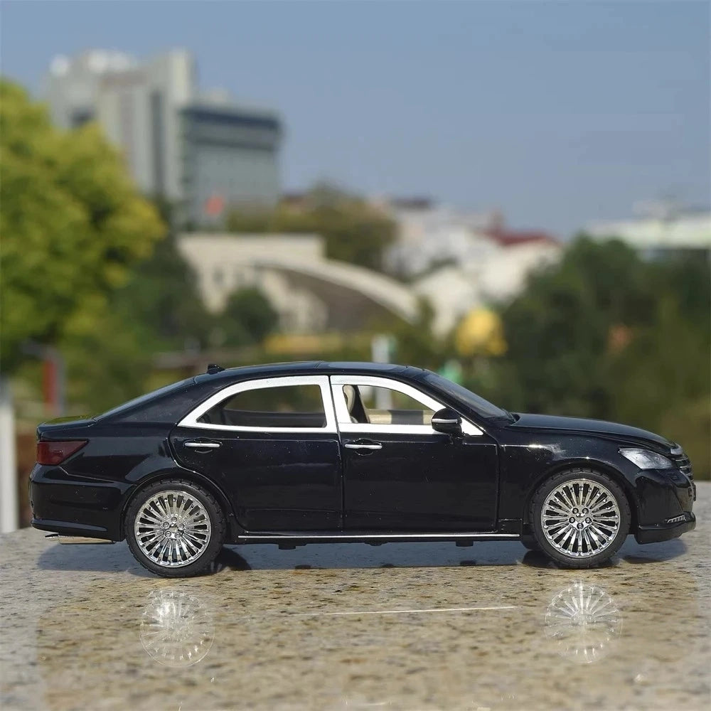 [TOY] 1:24 Toyota 2012 Crown S210 Black Model Car Die-Cast