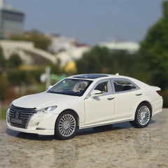 [TOY] 1:24 Toyota 2012 Crown S210 White Model Car Die-Cast