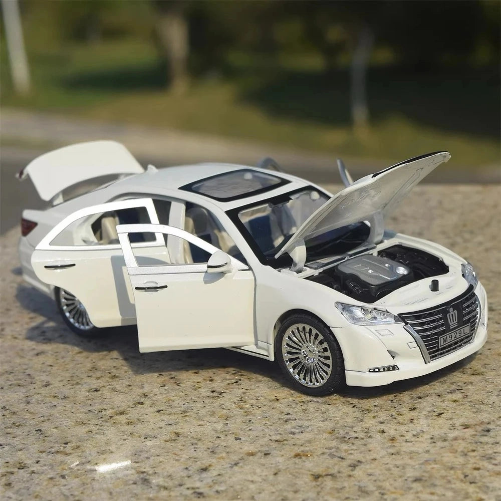 [TOY] 1:24 Toyota 2012 Crown S210 White Model Car Die-Cast