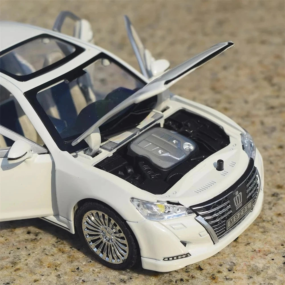 [TOY] 1:24 Toyota 2012 Crown S210 White Model Car Die-Cast