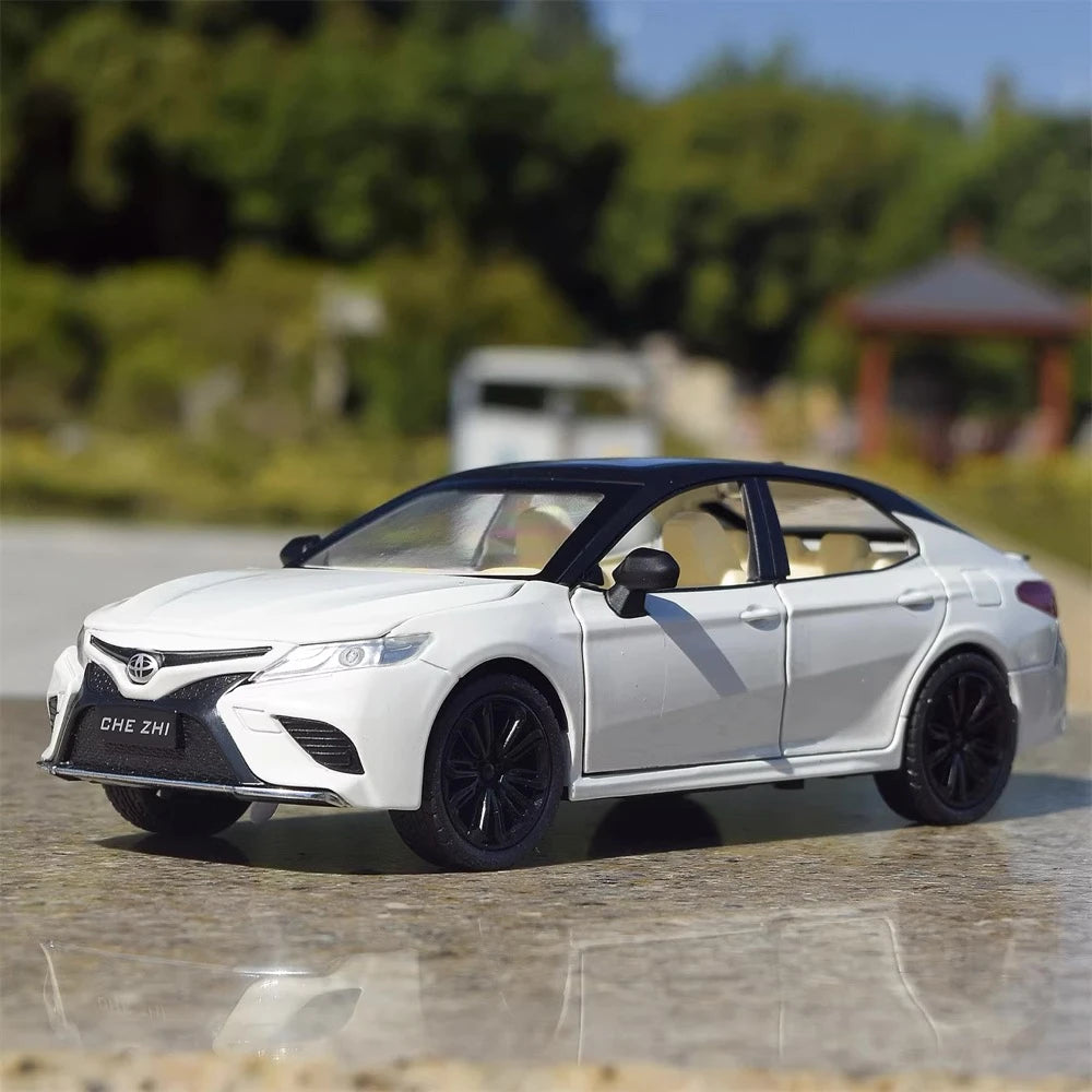 [TOY] 1:24 Toyota 2017 Camry XV70 White Model Car Die-Cast