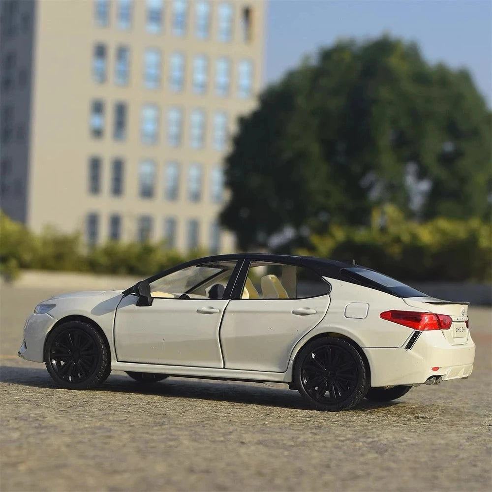 [TOY] 1:24 Toyota 2017 Camry XV70 White Model Car Die-Cast