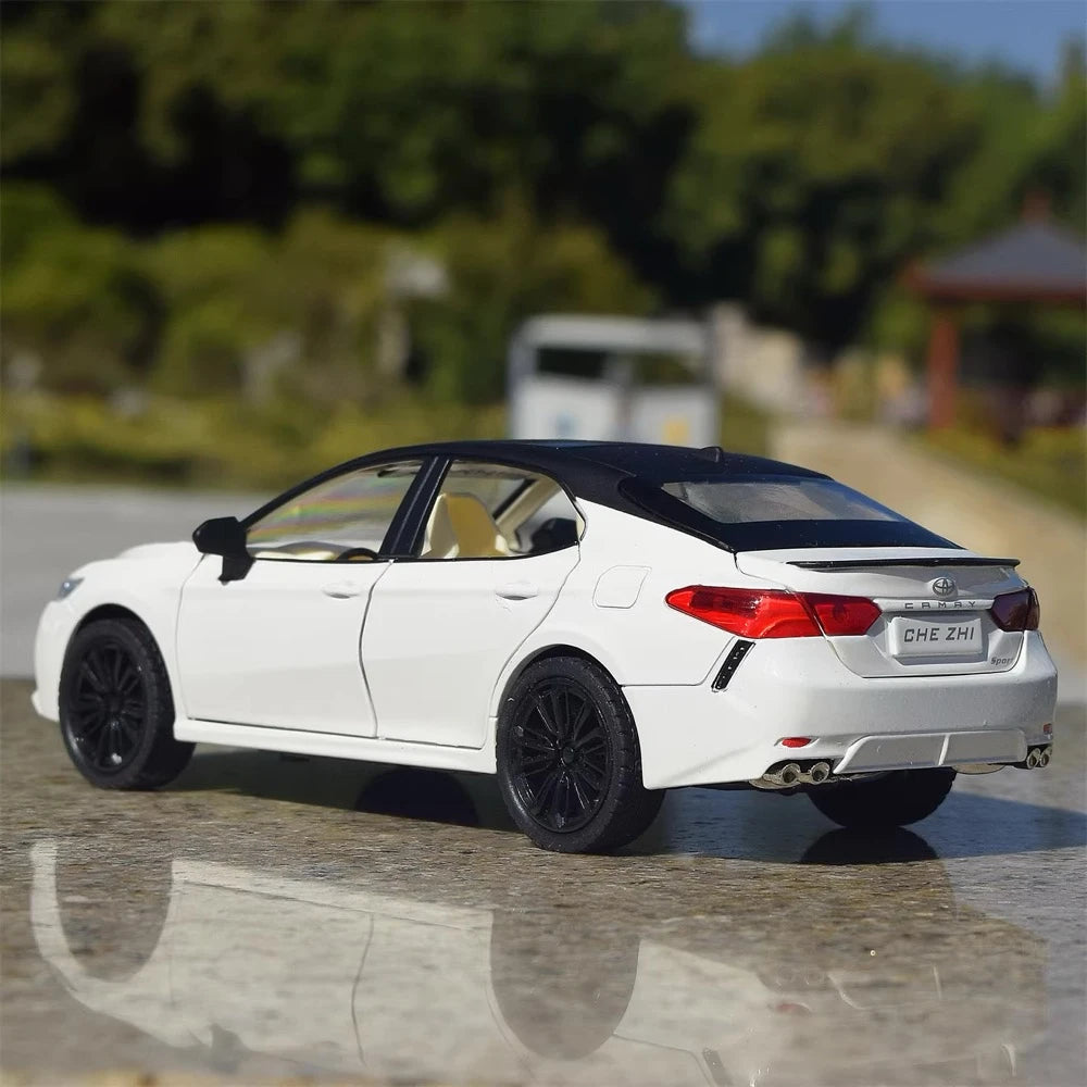 [TOY] 1:24 Toyota 2017 Camry XV70 White Model Car Die-Cast