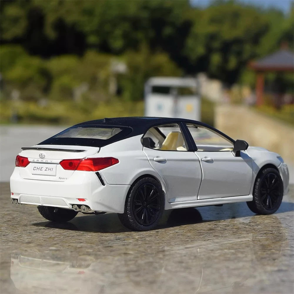 [TOY] 1:24 Toyota 2017 Camry XV70 White Model Car Die-Cast