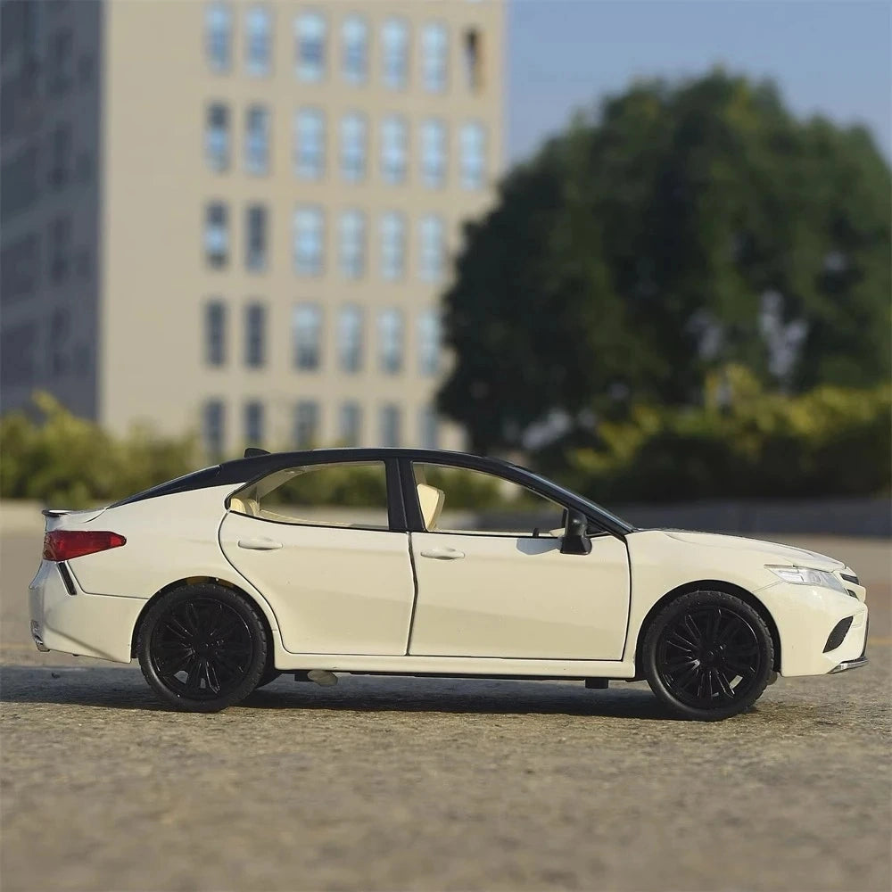 [TOY] 1:24 Toyota 2017 Camry XV70 White Model Car Die-Cast
