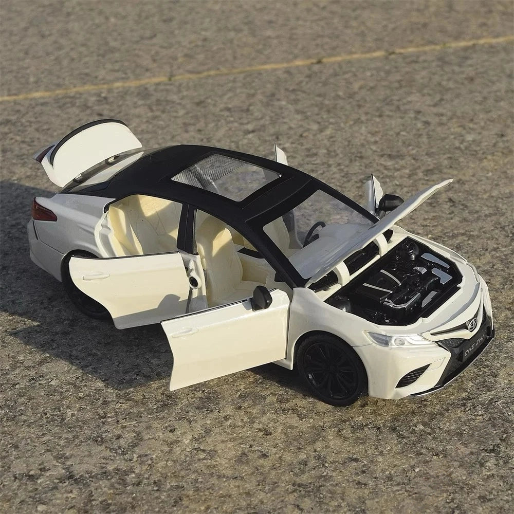 [TOY] 1:24 Toyota 2017 Camry XV70 White Model Car Die-Cast