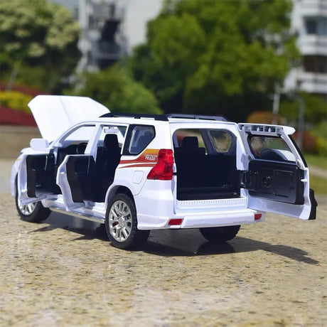 Toyota 2017 Land Cruiser Prado J150 White 1:24 – model wyświetlacza odlewanego