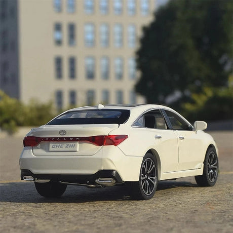 Toyota 2018 Avalon XX50 White 1:24 – model wyświetlacza odlewanego