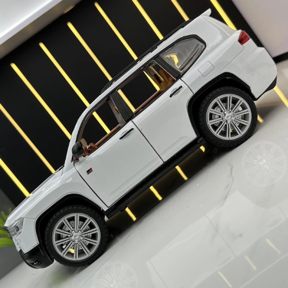 [TOY] 1:24 Toyota 2021 Land Cruiser GR Sport White Model Car Die-Cast
