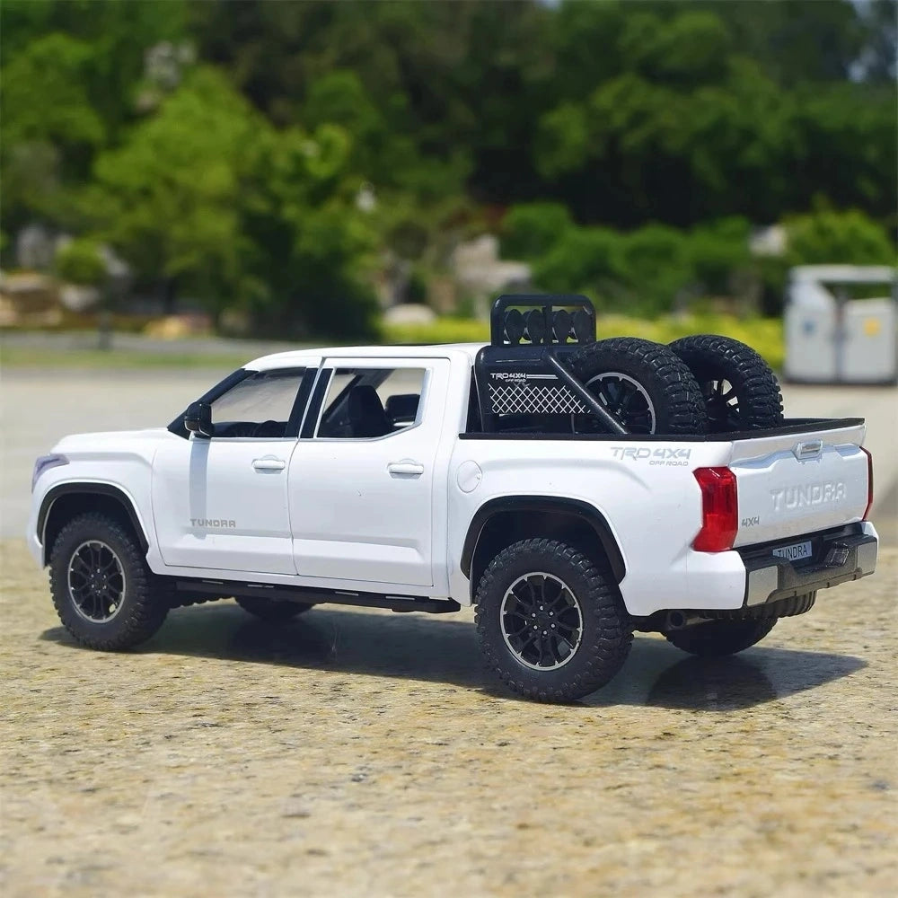[TOY] 1:24 Toyota 2022 Tundra XK70 ホワイト モデルカー Die-Cast