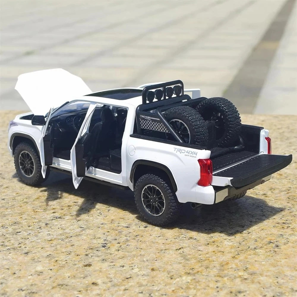 [TOY] 1:24 Toyota 2022 Tundra XK70 White Model Car Die-Cast