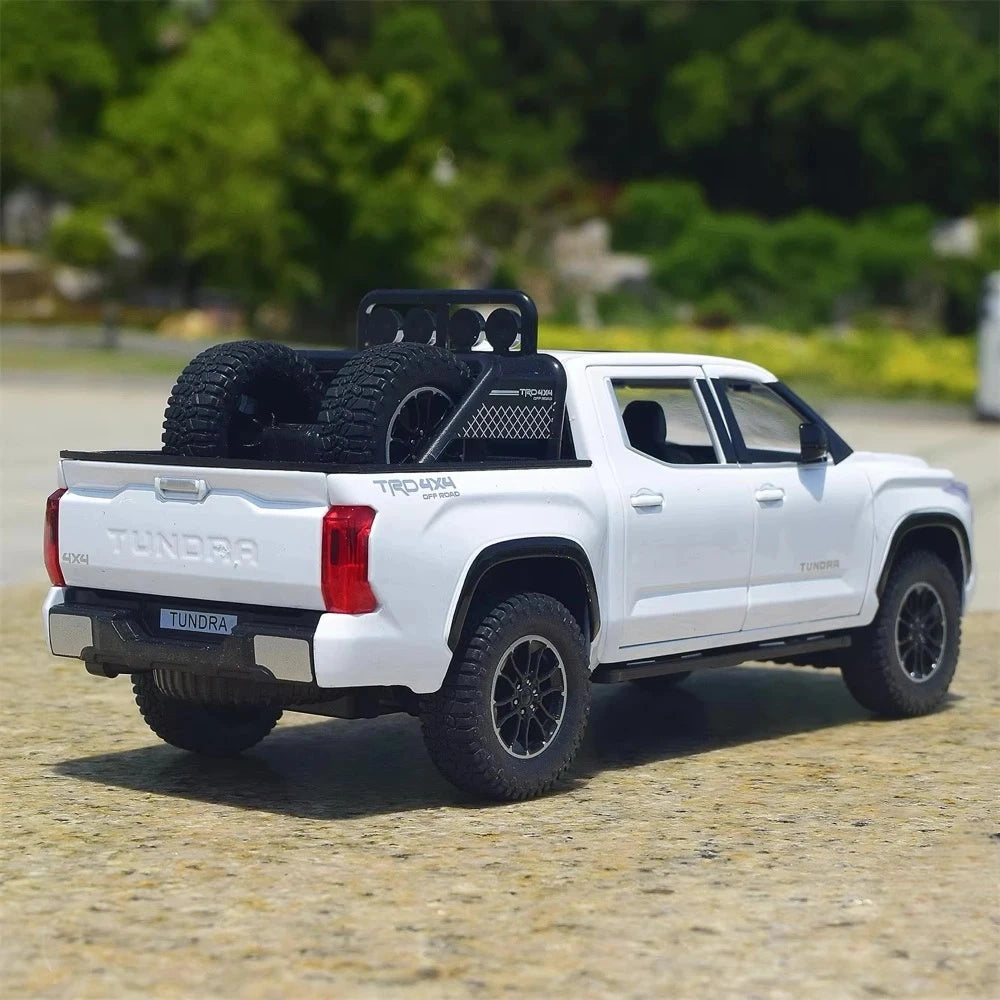 [TOY] 1:24 Toyota 2022 Tundra XK70 White Model Car Die-Cast