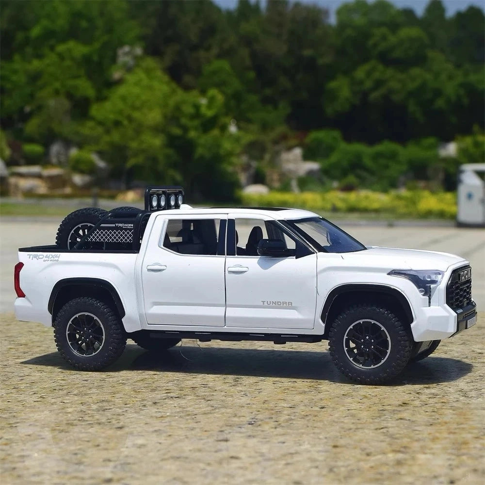 [TOY] 1:24 Toyota 2022 Tundra XK70 White Model Car Die-Cast