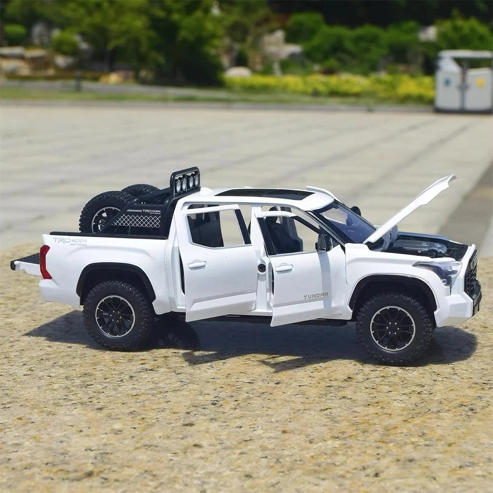 [TOY] 1:24 Toyota 2022 Tundra XK70 White Model Car Die-Cast