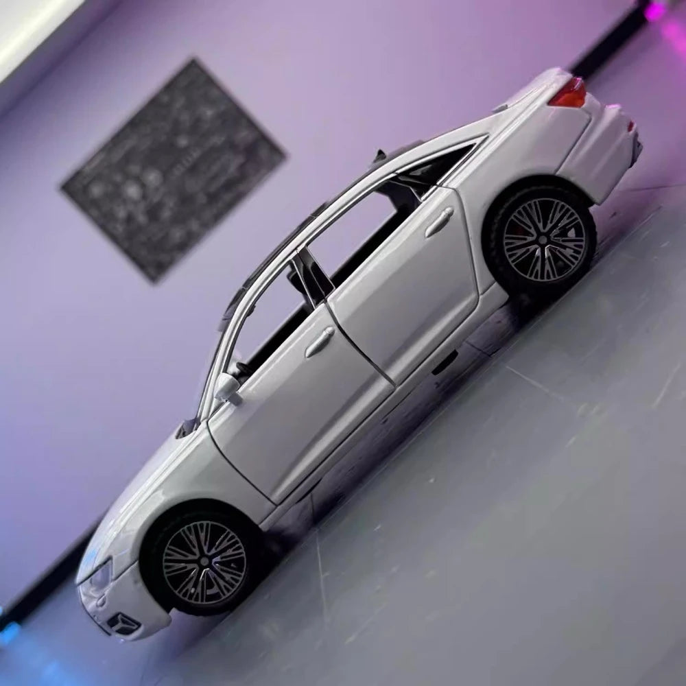 [TOY] 1:32 Audi 2019 A6L vit modellbil Die-Cast