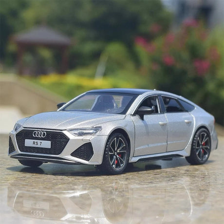 Audi 2024 RS7 prateado 1:32 – modelo de exposição em metal fundido