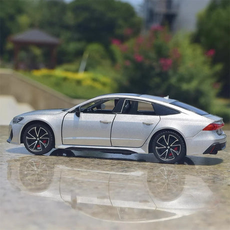 Audi 2024 RS7 prateado 1:32 – modelo de exposição em metal fundido