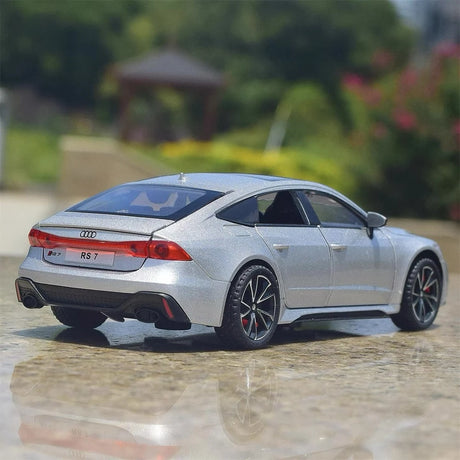 Audi 2024 RS7 prateado 1:32 – modelo de exposição em metal fundido