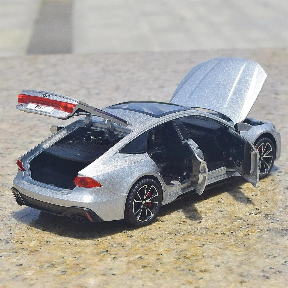 Audi 2024 RS7 فضي 1:32 – نموذج عرض معدني مصبوب