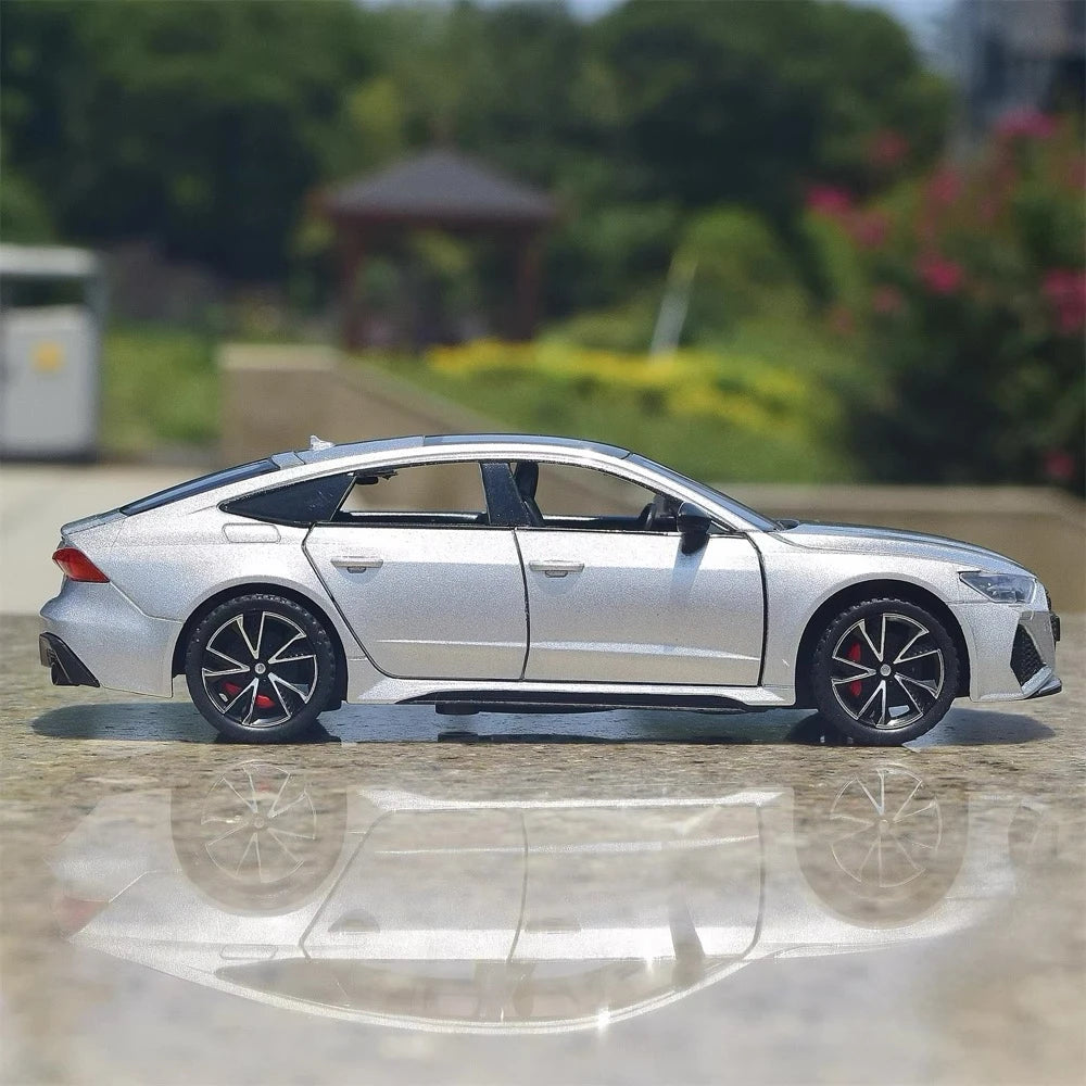 Audi 2024 RS7 فضي 1:32 – نموذج عرض معدني مصبوب