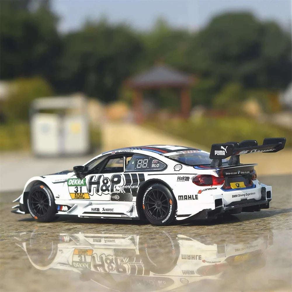 [TOY] 1:32 BMW 2017 F82 M4 DTM Hungaroring #31 Model Car Die-Cast