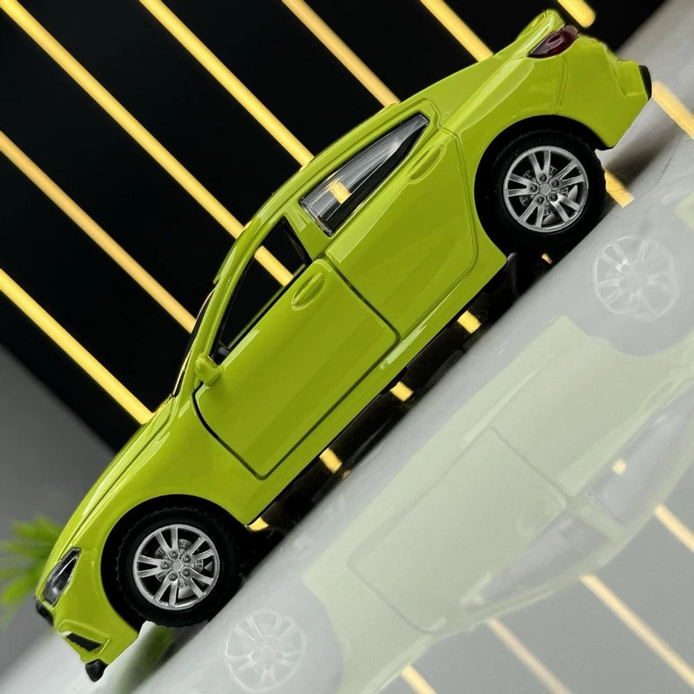 [TOY] 1:32 BMW 2017 G15 M8 Green Model Car Die-Cast