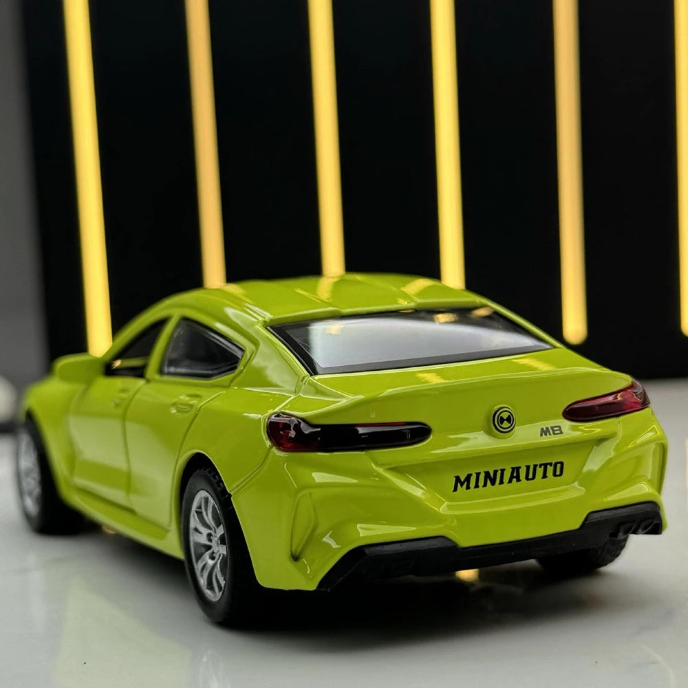 [TOY] 1:32 BMW 2017 G15 M8 Green Model Car Die-Cast