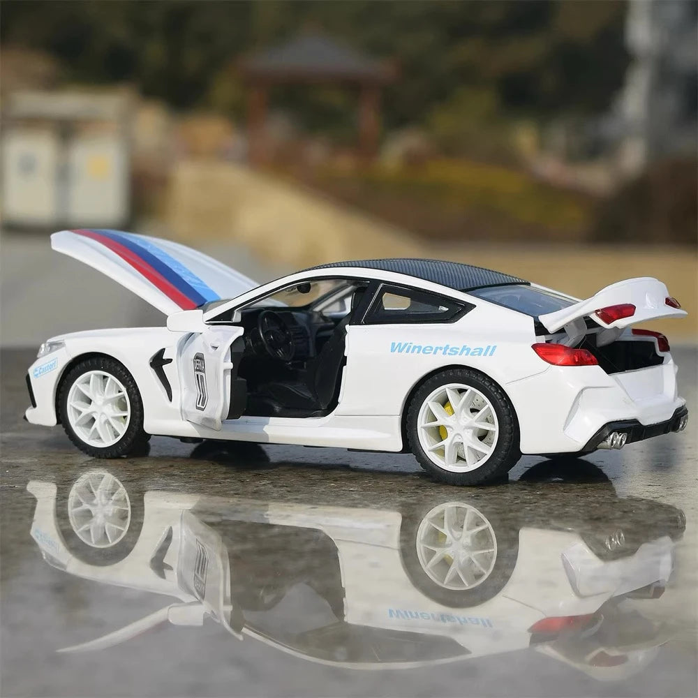 [TOY] 1:32 BMW 2019 F92 M8 DTM Safety Car モデルカー Die-Cast