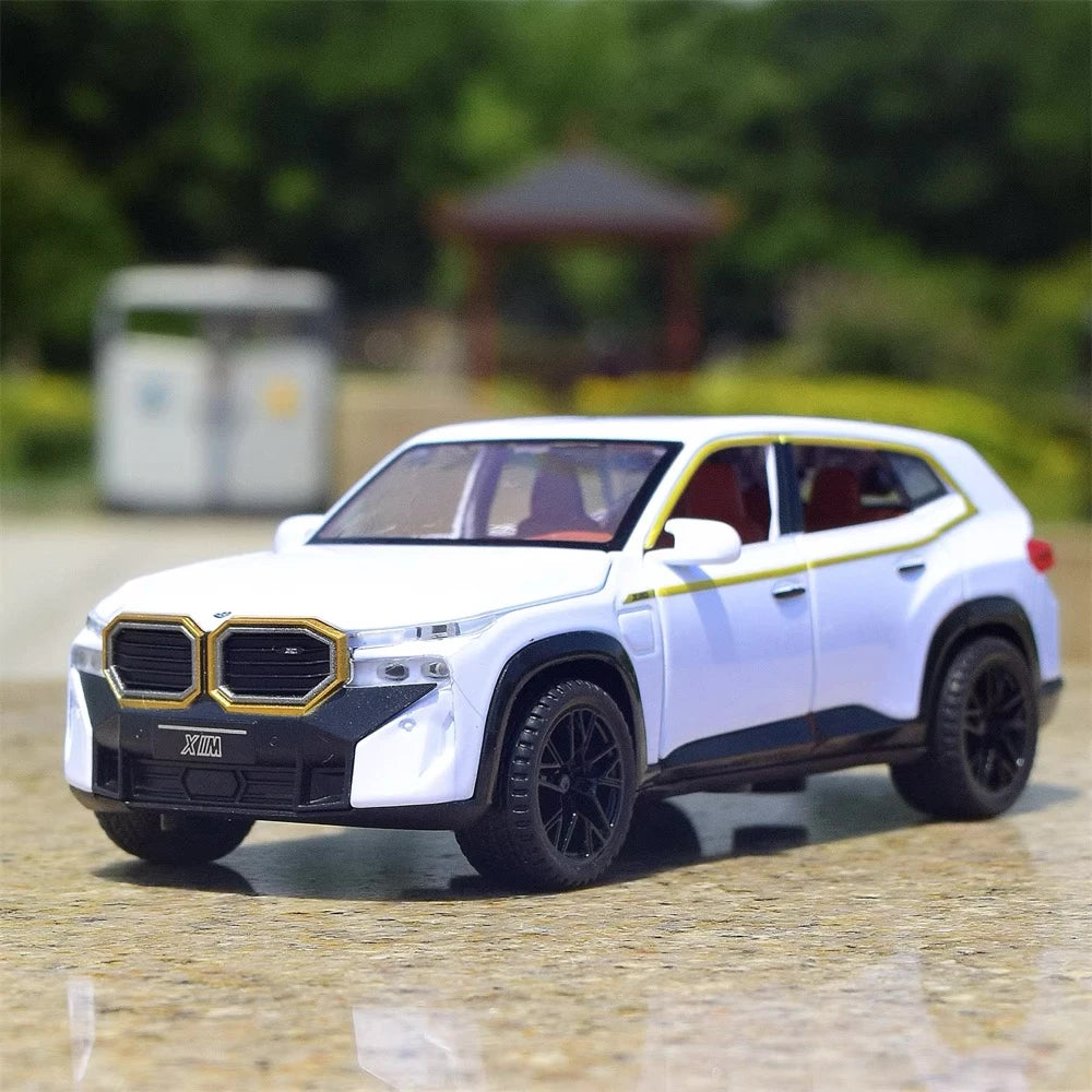 [TOY] 1:32 BMW 2022 G09 XM bianco modellino di auto Die-Cast