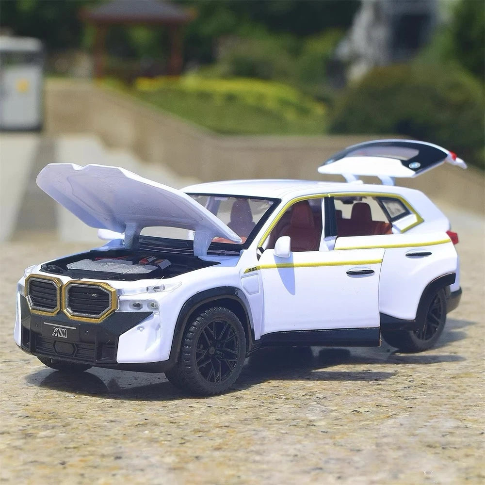 [TOY] 1:32 BMW 2022 G09 XM bianco modellino di auto Die-Cast
