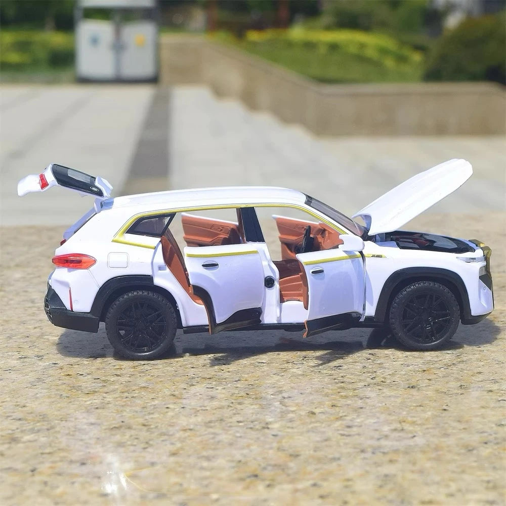 [TOY] 1:32 BMW 2022 G09 XM White Model Car Die-Cast