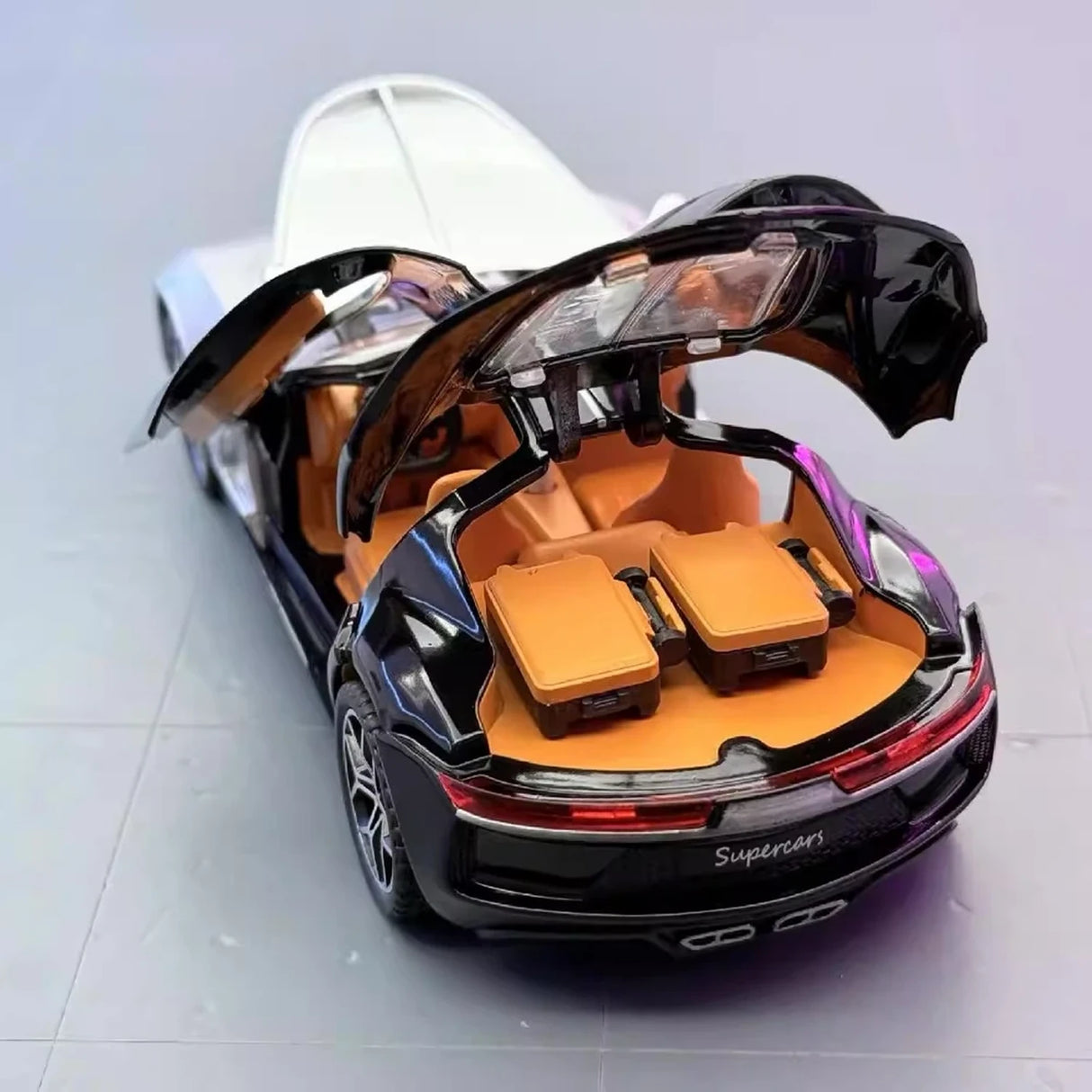 [TOY] 1:32 Bugatti 2015 Atlantic silver modellbil Die-Cast