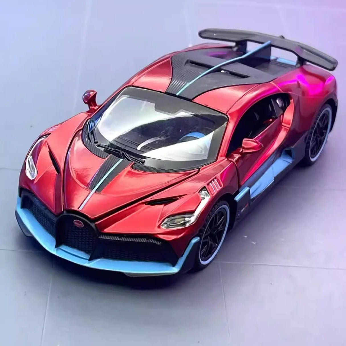 [TOY] 1:32 Bugatti 2019 Divo röd modellbil Die-Cast